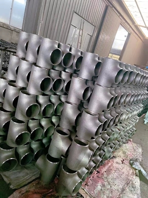 Het T-stukansi A234 WPB 1/8“ aan“ van het Q235q215 Koolstofstaal het Hete Galvaniseren 2